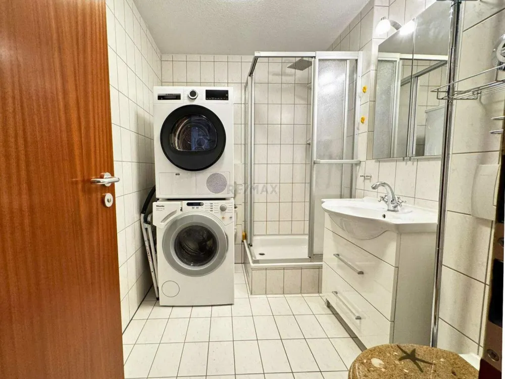 Möblierte Zwei Zimmer Wohnung mit Balkon und Stellplatz