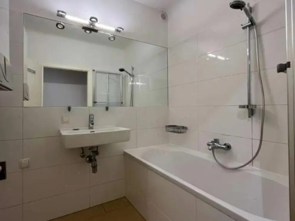 Privat! Gemütliche 2 Zimmer Wohnung! Unmöbliert!