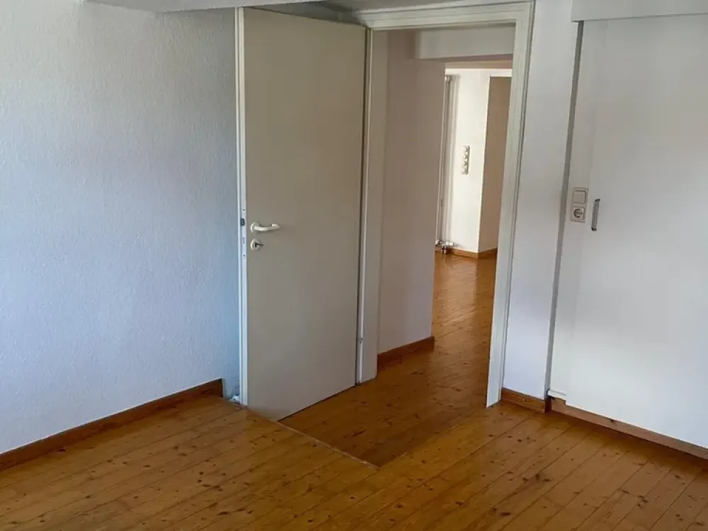 Bad Homburg Louisenstraße: schöne 4 ZKB und Balkon, saniert