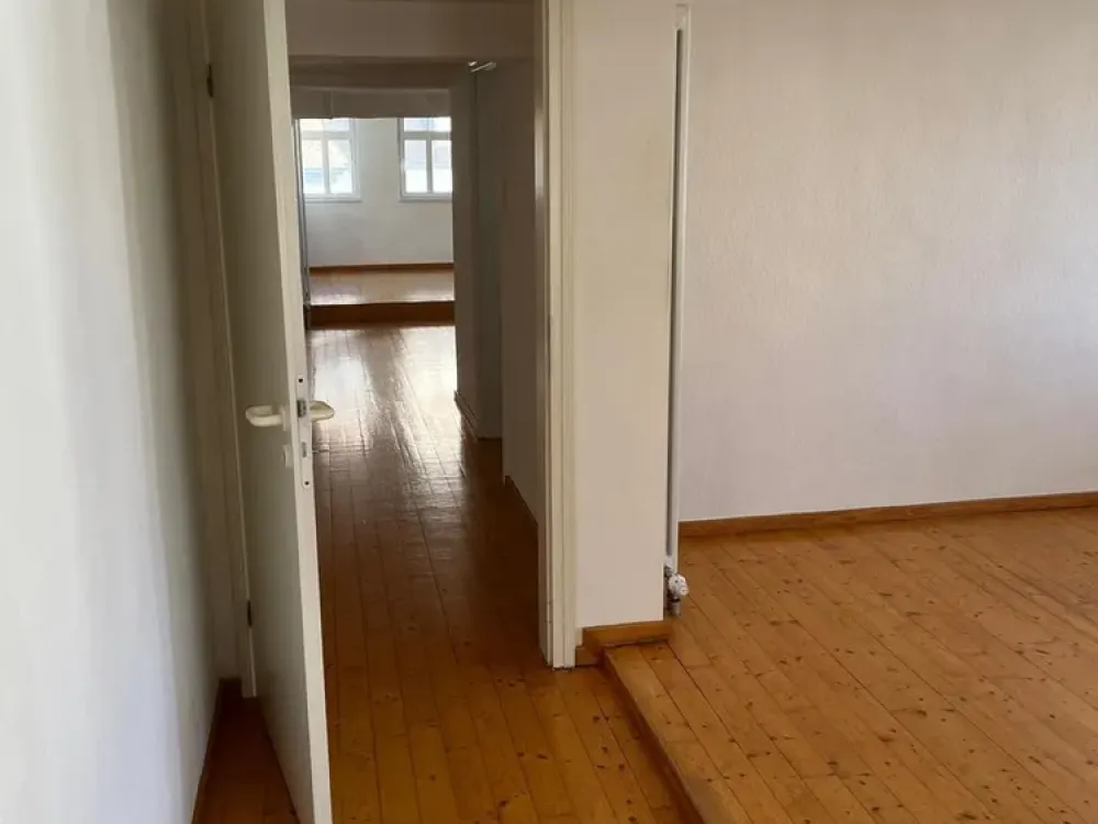 Bad Homburg Louisenstraße: schöne 4 ZKB und Balkon, saniert