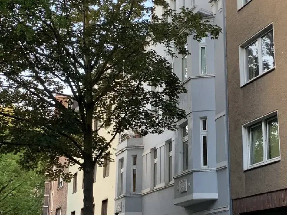Sanierter und ruhiger Altbau: 3-Zimmer-Wohnung 125qm in Düsseldorf-Bilk