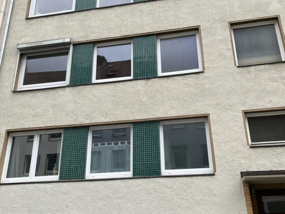 شقة مشرقة من 3 غرف في شارع Seilerstr. مع جراج وشرفة ومطبخ مجهز في أفضل موقع في حي Südstadt