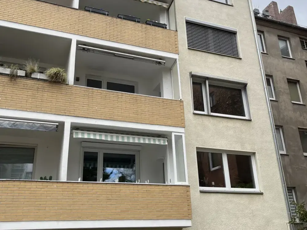 شقة مشرقة من 3 غرف في شارع Seilerstr. مع جراج وشرفة ومطبخ مجهز في أفضل موقع في حي Südstadt
