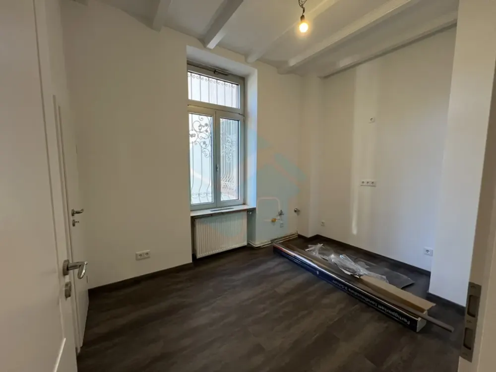 Schöne 5-ZKB Altbauwohnung im 1. OG in Frankfurt-Sachsenhausen!