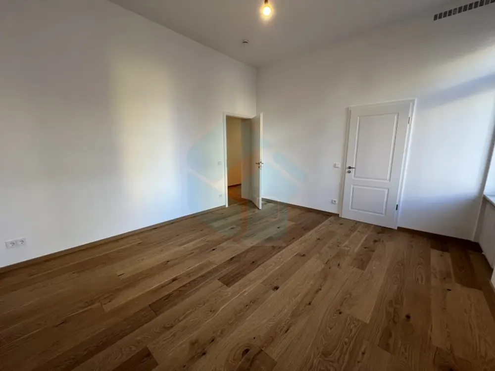 Schöne 5-ZKB Altbauwohnung im 1. OG in Frankfurt-Sachsenhausen!