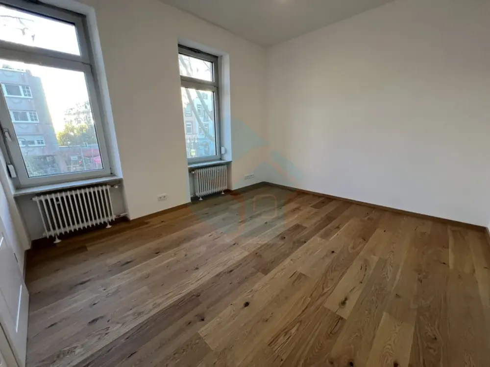 Schöne 5-ZKB Altbauwohnung im 1. OG in Frankfurt-Sachsenhausen!