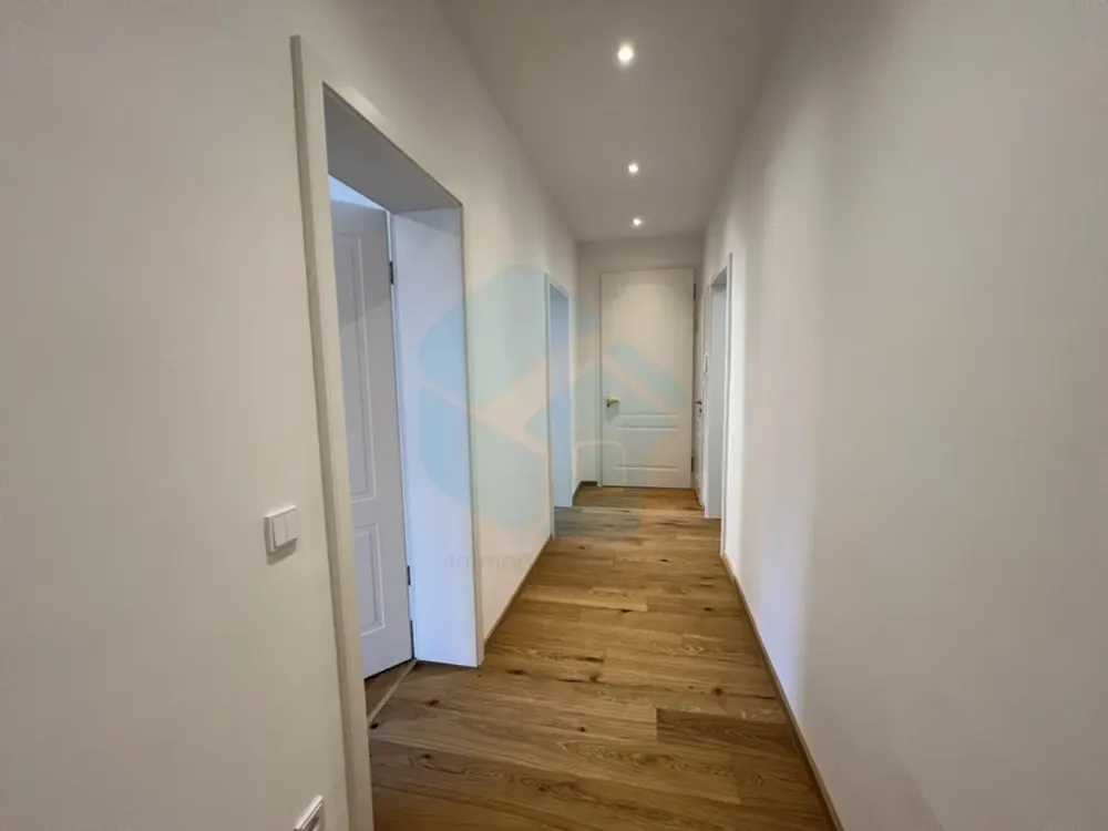 Schöne 5-ZKB Altbauwohnung im 1. OG in Frankfurt-Sachsenhausen!