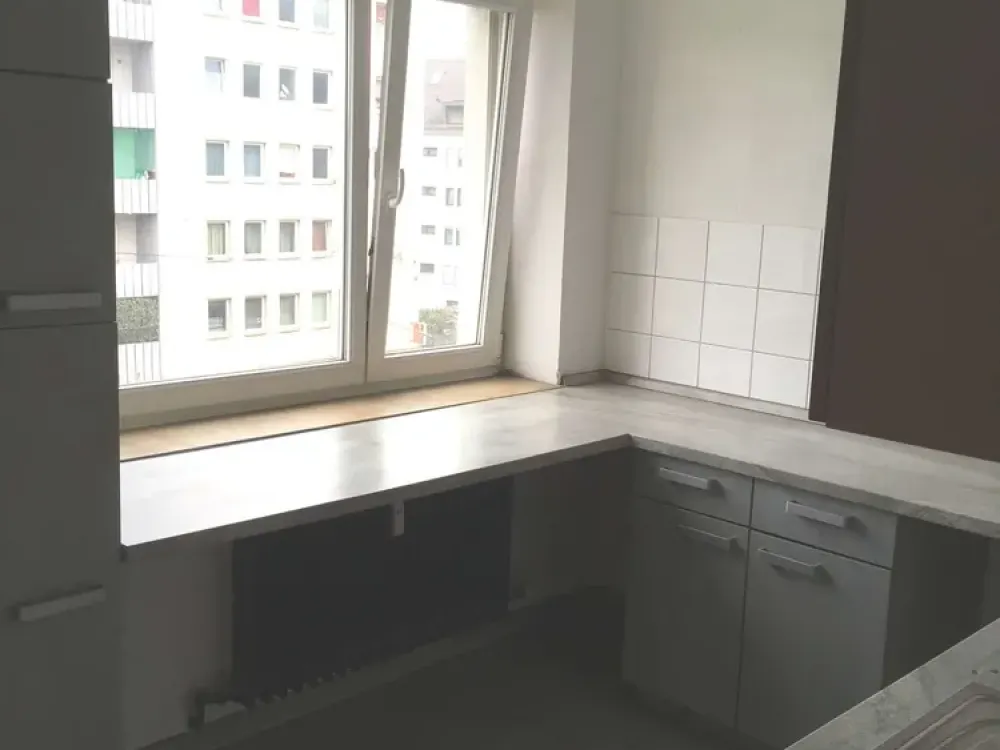 4 Studenten/Studentinnen !! WG - Wohnung mit 4 Räumen, 2 Bäder und EBK in Stuttgart/Berliner Platz