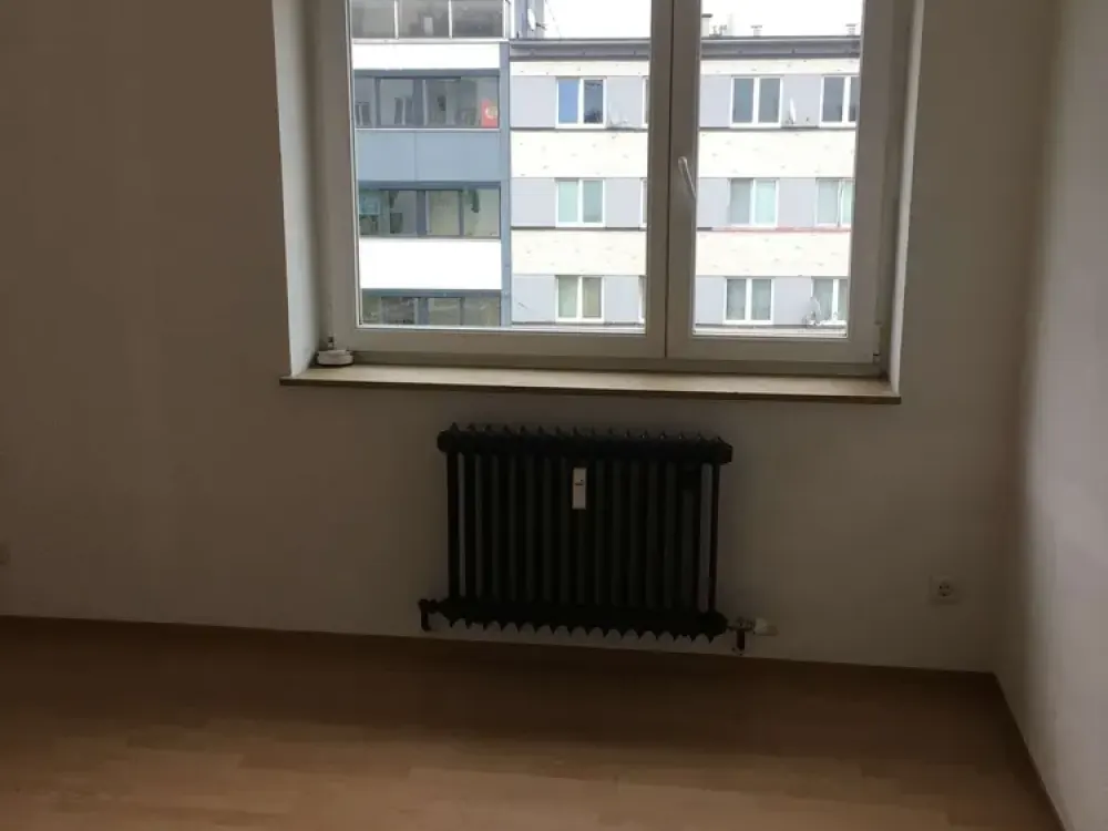 4 Studenten/Studentinnen !! WG - Wohnung mit 4 Räumen, 2 Bäder und EBK in Stuttgart/Berliner Platz