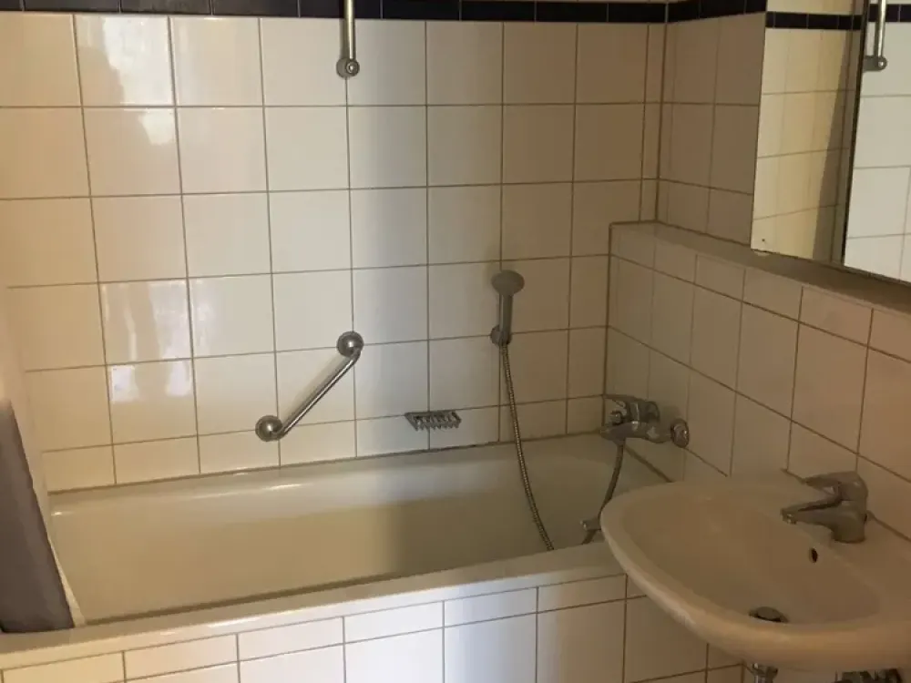 4 Studenten/Studentinnen !! WG - Wohnung mit 4 Räumen, 2 Bäder und EBK in Stuttgart/Berliner Platz