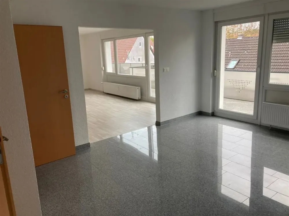 Plenty of Space, Large Apartment with South-Facing Terrace