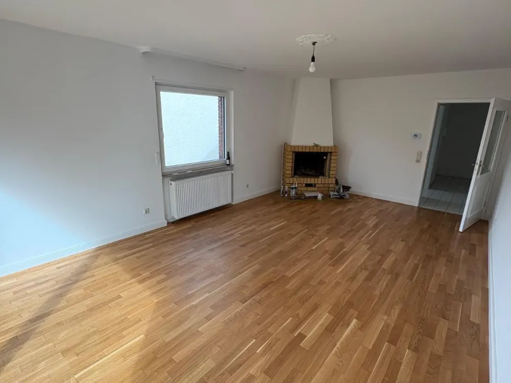 Frankfurt-Sachsenhausen- Vollständig renovierte 3-Zimmerwohnung