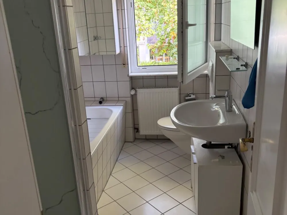 Frankfurt-Sachsenhausen- Vollständig renovierte 3-Zimmerwohnung