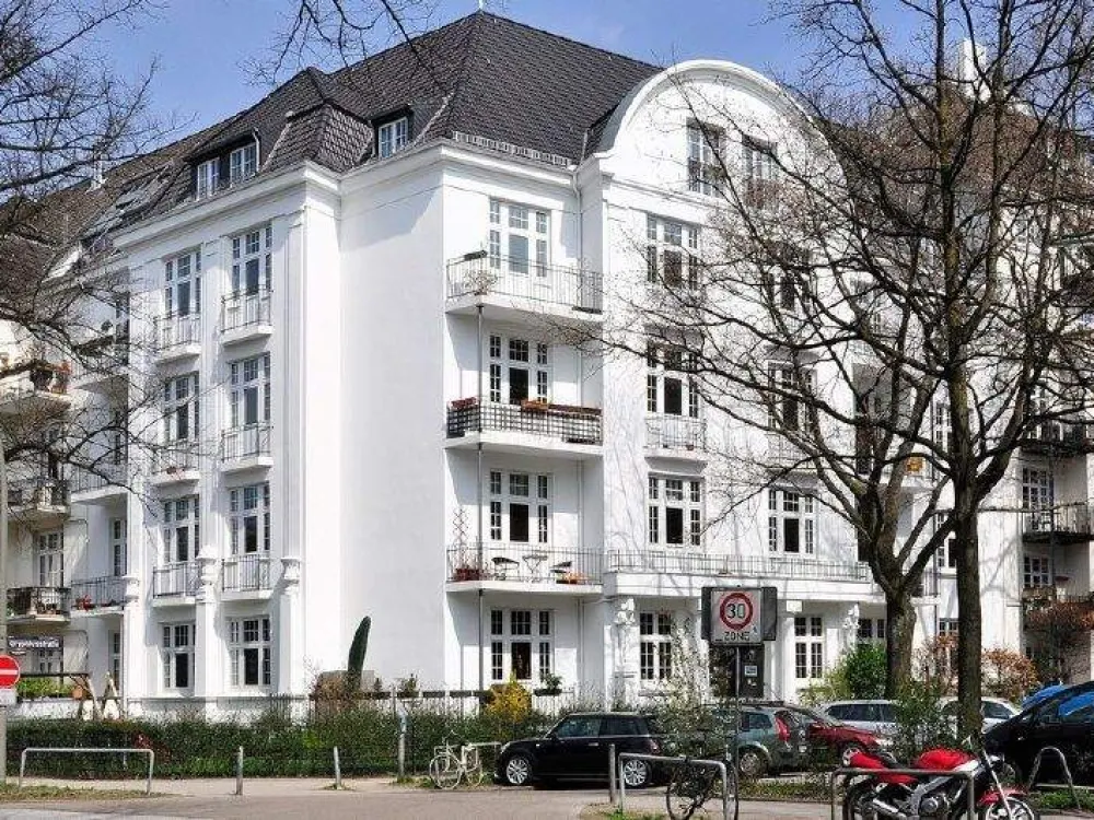 Zeitlose Pracht: Großzügiges Altbau-Refugium in begehrter Alsternähe