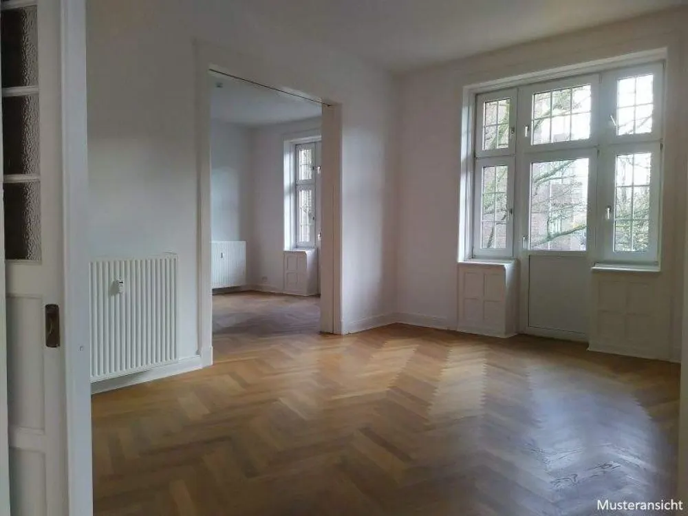 Zeitlose Pracht: Großzügiges Altbau-Refugium in begehrter Alsternähe