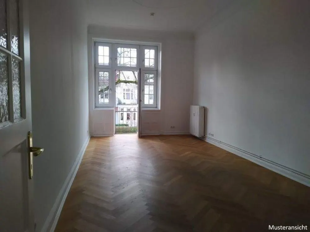 Zeitlose Pracht: Großzügiges Altbau-Refugium in begehrter Alsternähe
