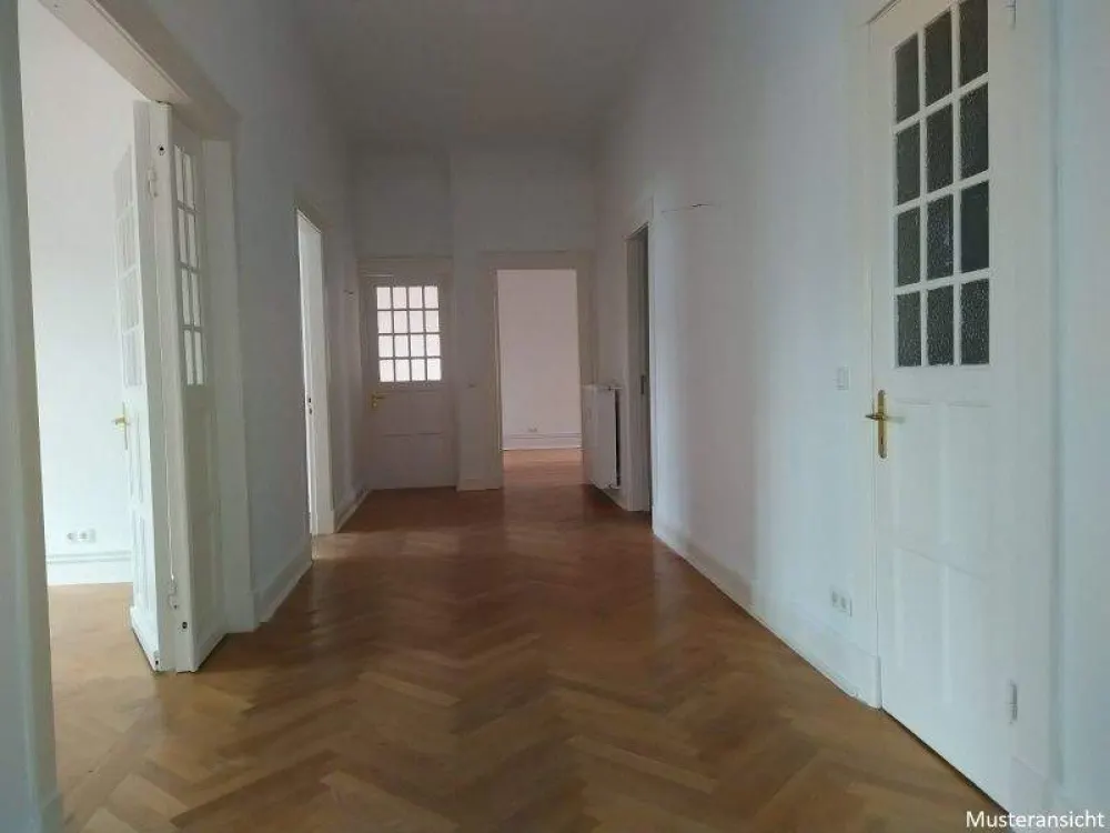 Zeitlose Pracht: Großzügiges Altbau-Refugium in begehrter Alsternähe