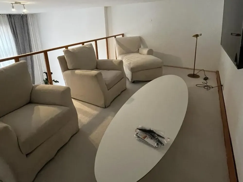 Lichtdurchflutete 2,5 Zi Altbauwohnung mit Balkon und Empore