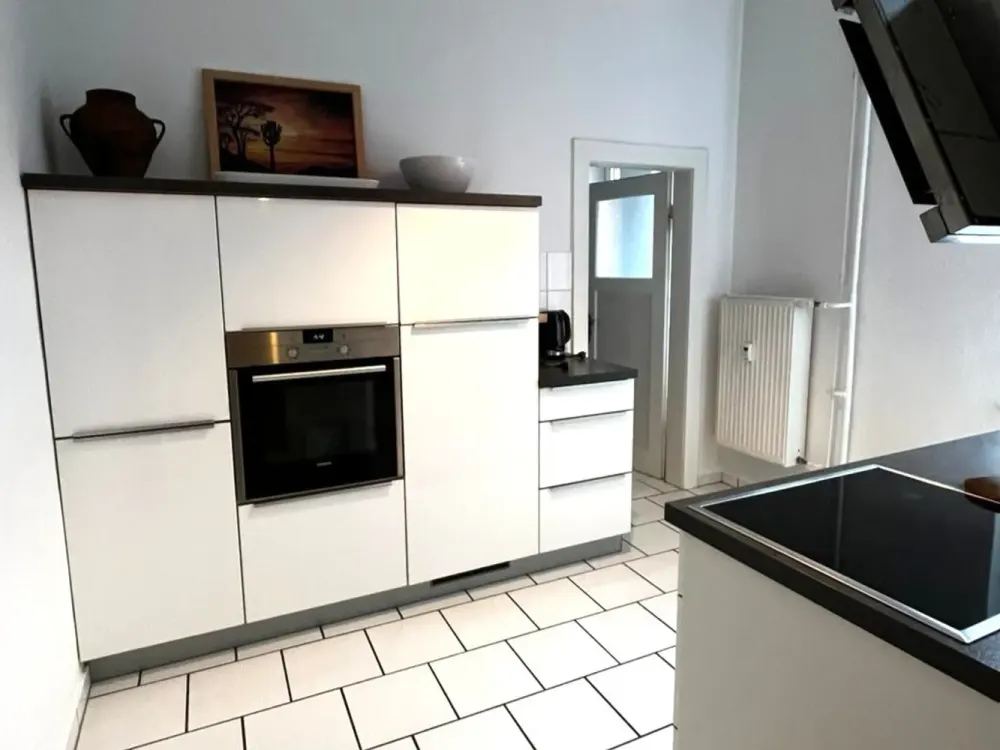 Lichtdurchflutete 2,5 Zi Altbauwohnung mit Balkon und Empore