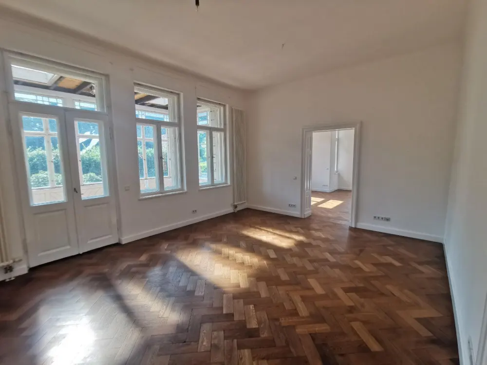 Extravagant 4-Room Apartment in Idyllic Quiet and Green Location
