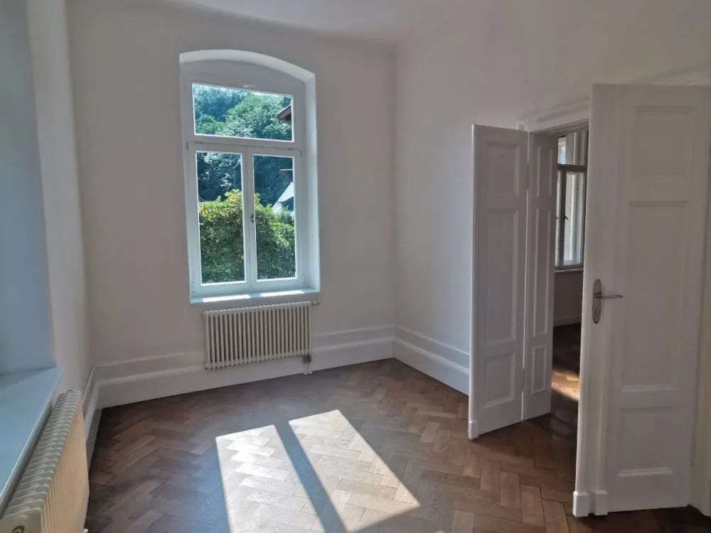 Extravagant 4-Room Apartment in Idyllic Quiet and Green Location