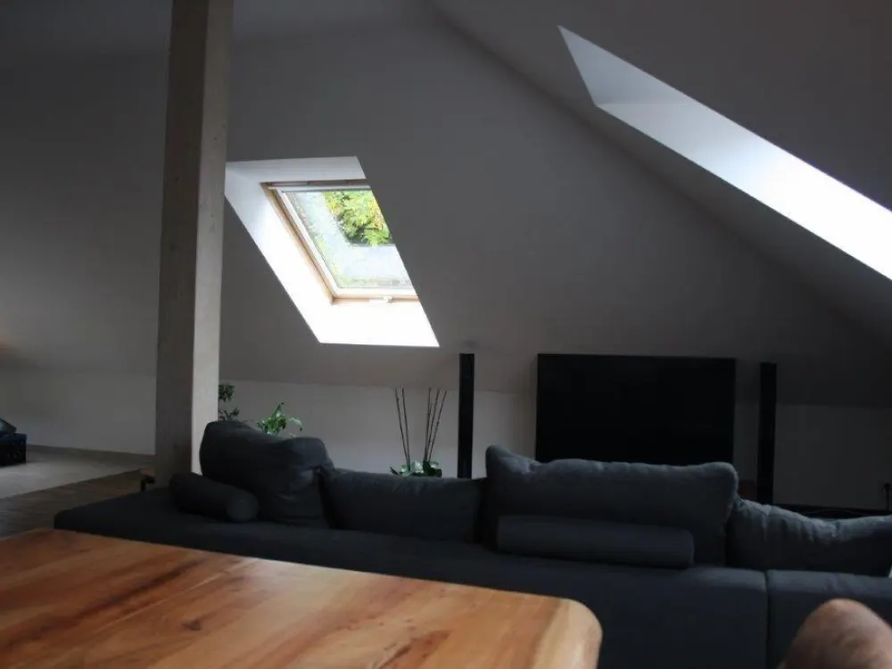 12524 Berlin,DG Whg, 2Zimmer, ruhige Lage,Garten,Klimaan.Tesla