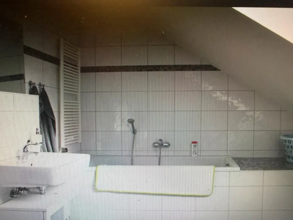 12524 Berlin,DG Whg, 2Zimmer, ruhige Lage,Garten,Klimaan.Tesla
