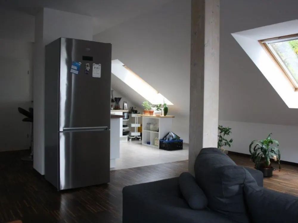 12524 Berlin,DG Whg, 2Zimmer, ruhige Lage,Garten,Klimaan.Tesla