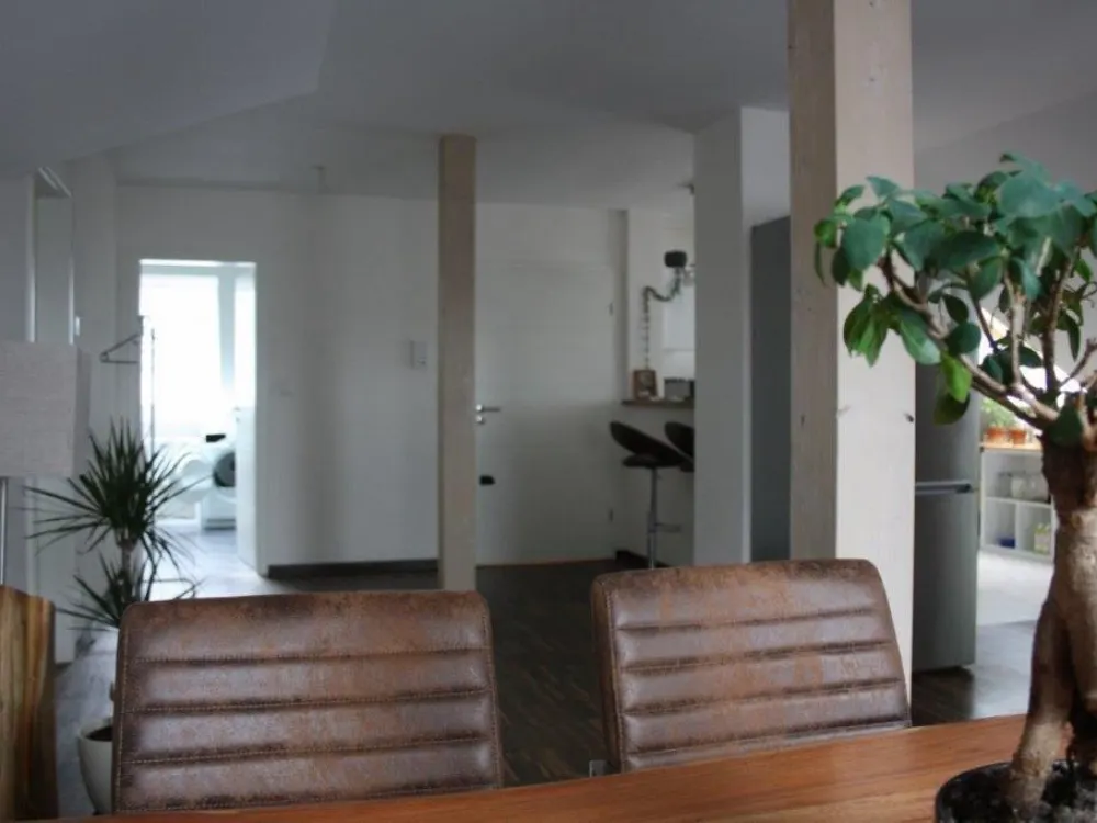 12524 Berlin,DG Whg, 2Zimmer, ruhige Lage,Garten,Klimaan.Tesla
