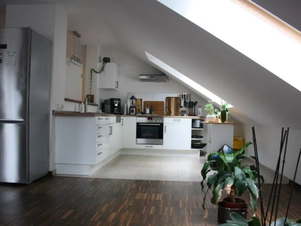 12524 Berlin,DG Whg, 2Zimmer, ruhige Lage,Garten,Klimaan.Tesla