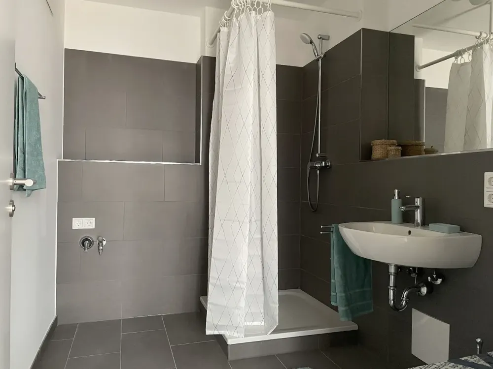 Moderne 2-Zimmer-Wohnung mit Terrasse und EBK