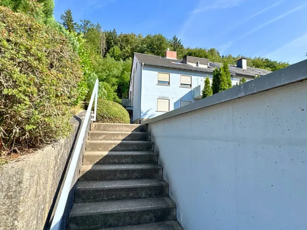 Near University: Beautiful 3 1/2 Room Apartment with Fireplace & Loggia, Central in Saarbrücken-Scheidt