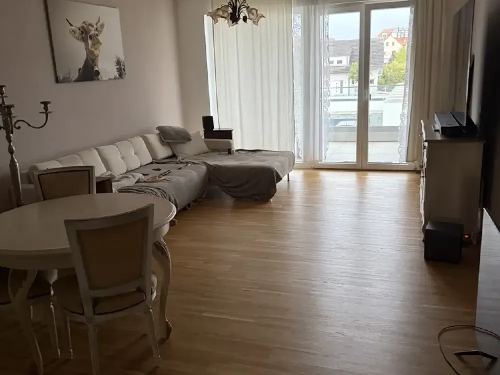 NACHMIETER GESUCHT ab 01.10.2026: 2-Zimmer-Wohnung in Hamburg-Othmarschen
