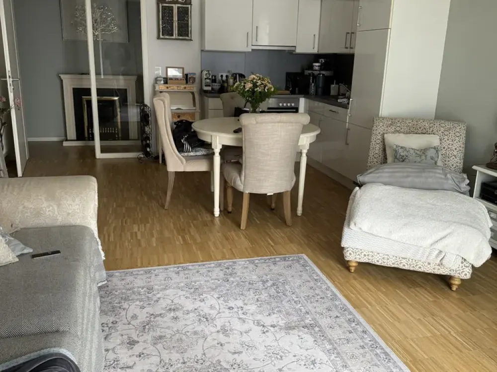 NACHMIETER GESUCHT ab 01.10.2026: 2-Zimmer-Wohnung in Hamburg-Othmarschen