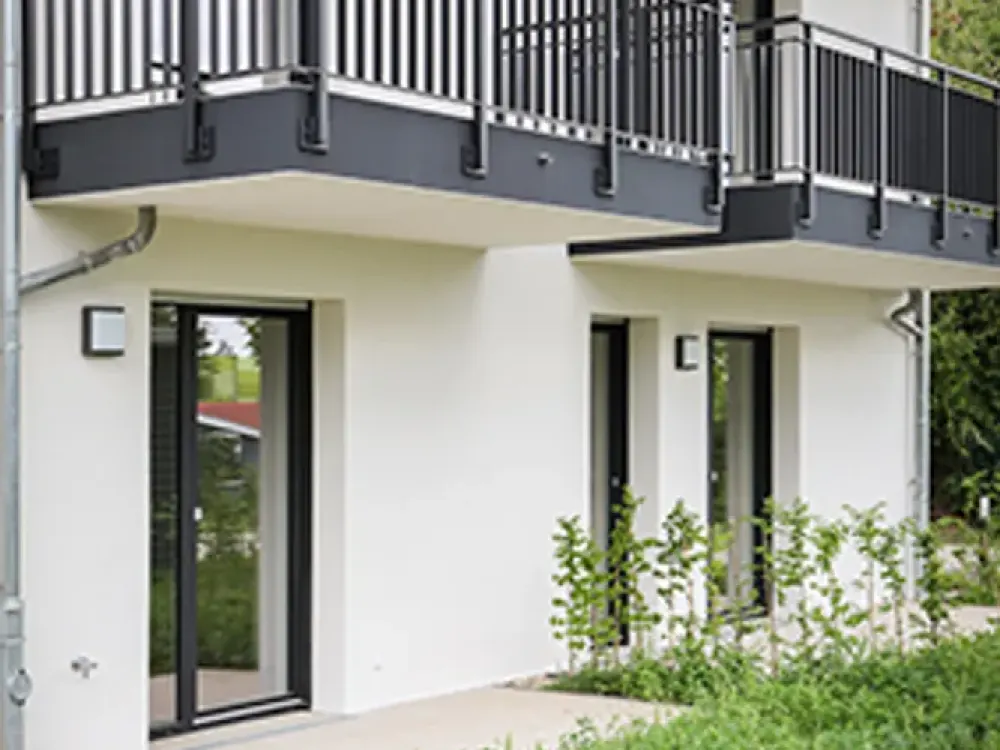 *** NEUBAU * 2 Zimmer *Stellplatz * Balkon * Wärmepumpe / Kühlung ***