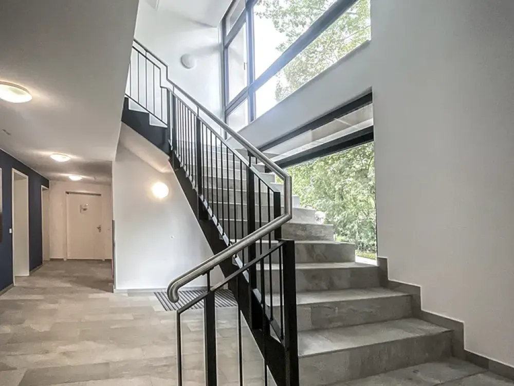 *** NEUBAU * 2 Zimmer *Stellplatz * Balkon * Wärmepumpe / Kühlung ***