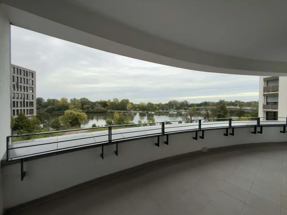 Moderne 4-Zimmerwohnung mit großer Terrasse und Loggien am Hafenplatz