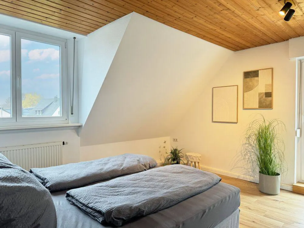 Furnished Apartment for Temporary Stay! - Direct Lake Proximity - Bus and Train Available.