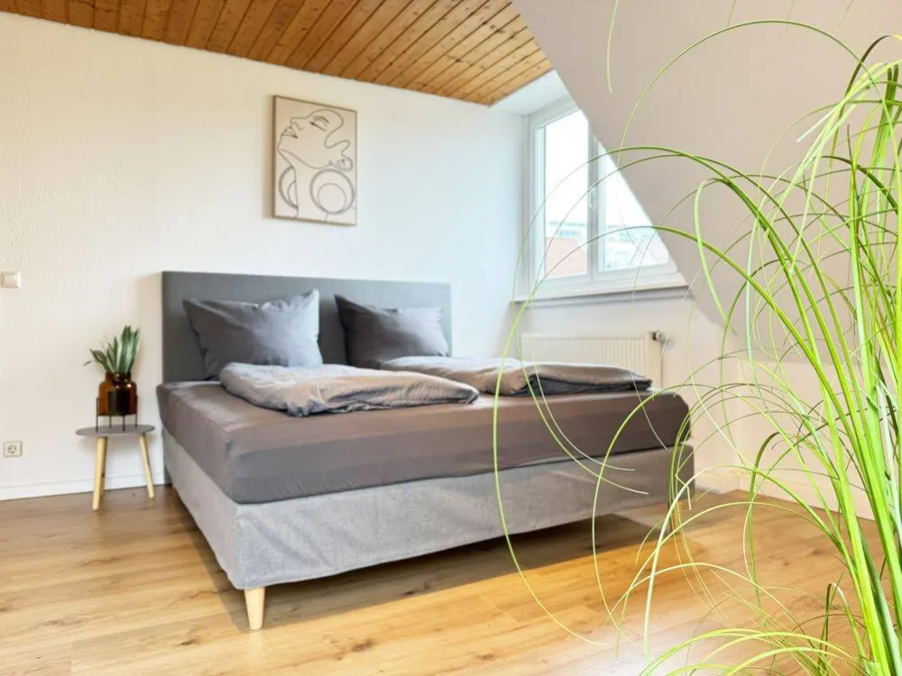Furnished Apartment for Temporary Stay! - Direct Lake Proximity - Bus and Train Available.