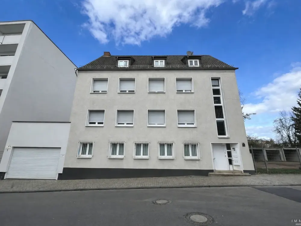 ZUR MIETE: Gepflegte 3-Zimmer-Wohnung mit Balkon und Einbauküche in Saarbrücken