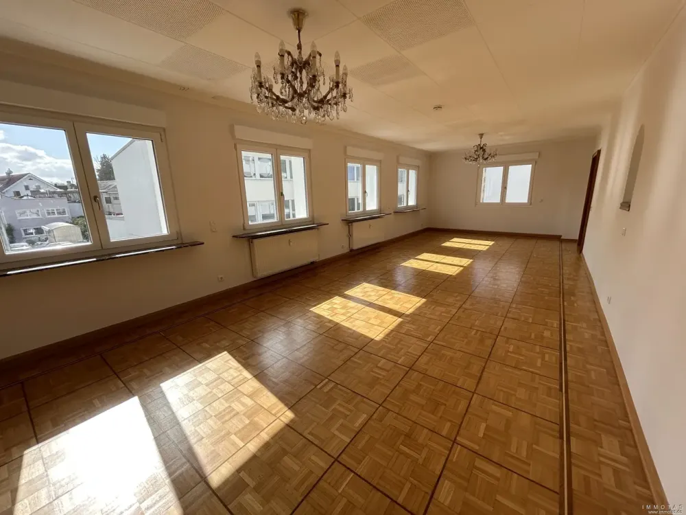 ZUR MIETE: Gepflegte 3-Zimmer-Wohnung mit Balkon und Einbauküche in Saarbrücken