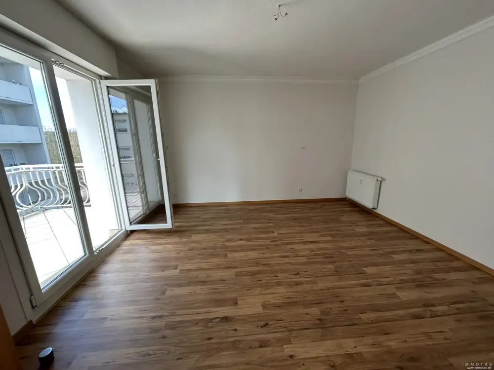ZUR MIETE: Gepflegte 3-Zimmer-Wohnung mit Balkon und Einbauküche in Saarbrücken