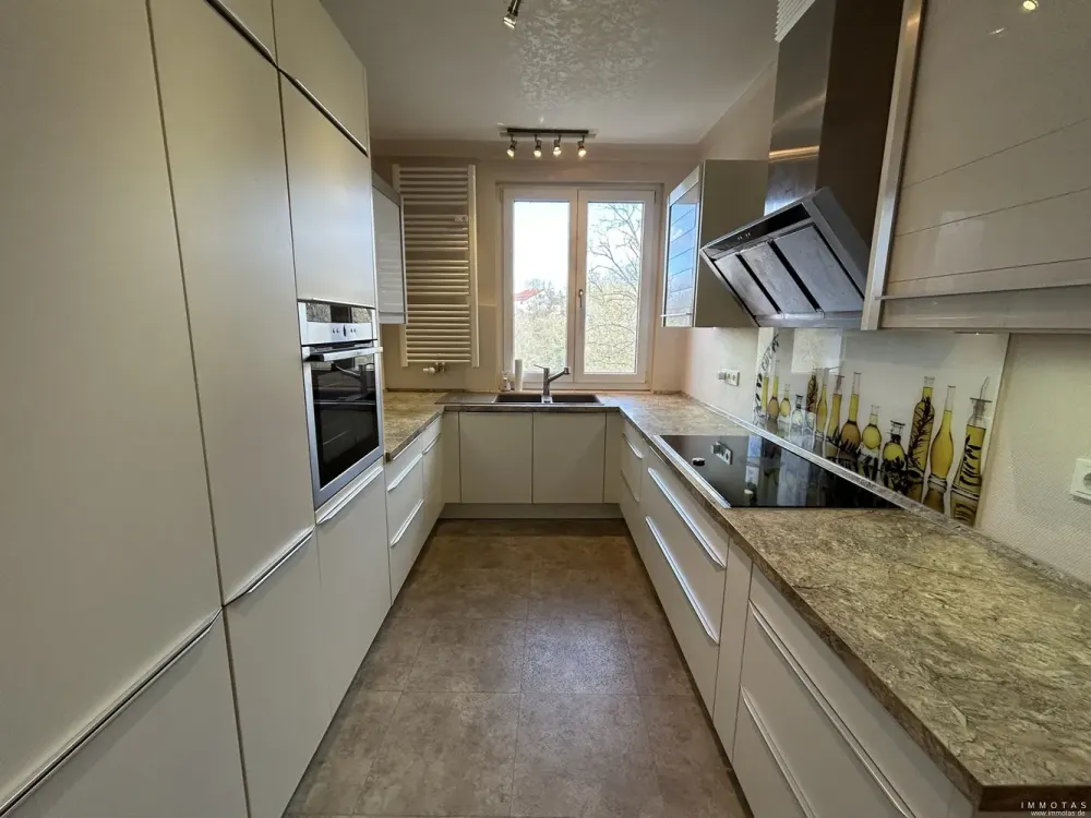ZUR MIETE: Gepflegte 3-Zimmer-Wohnung mit Balkon und Einbauküche in Saarbrücken