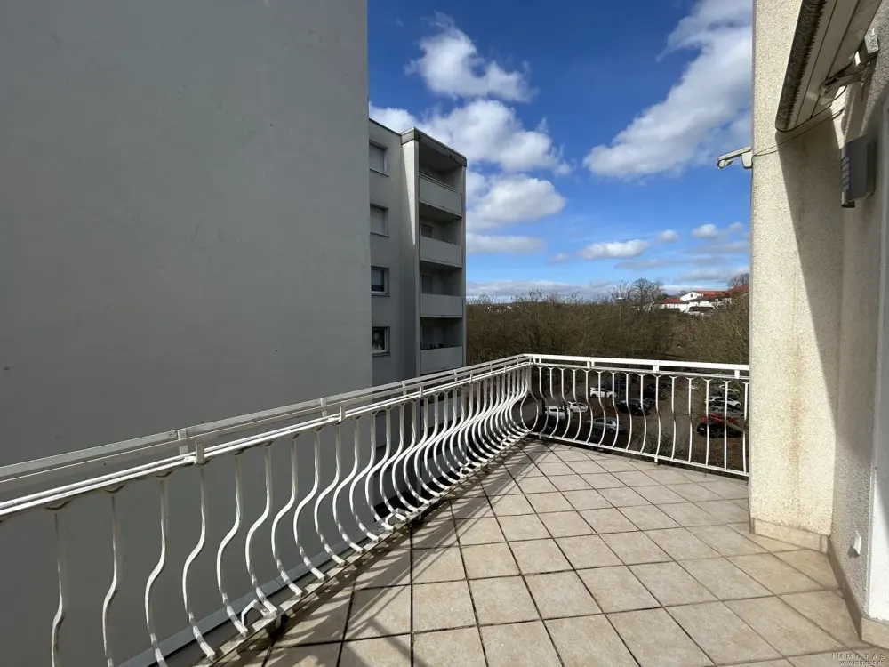 ZUR MIETE: Gepflegte 3-Zimmer-Wohnung mit Balkon und Einbauküche in Saarbrücken