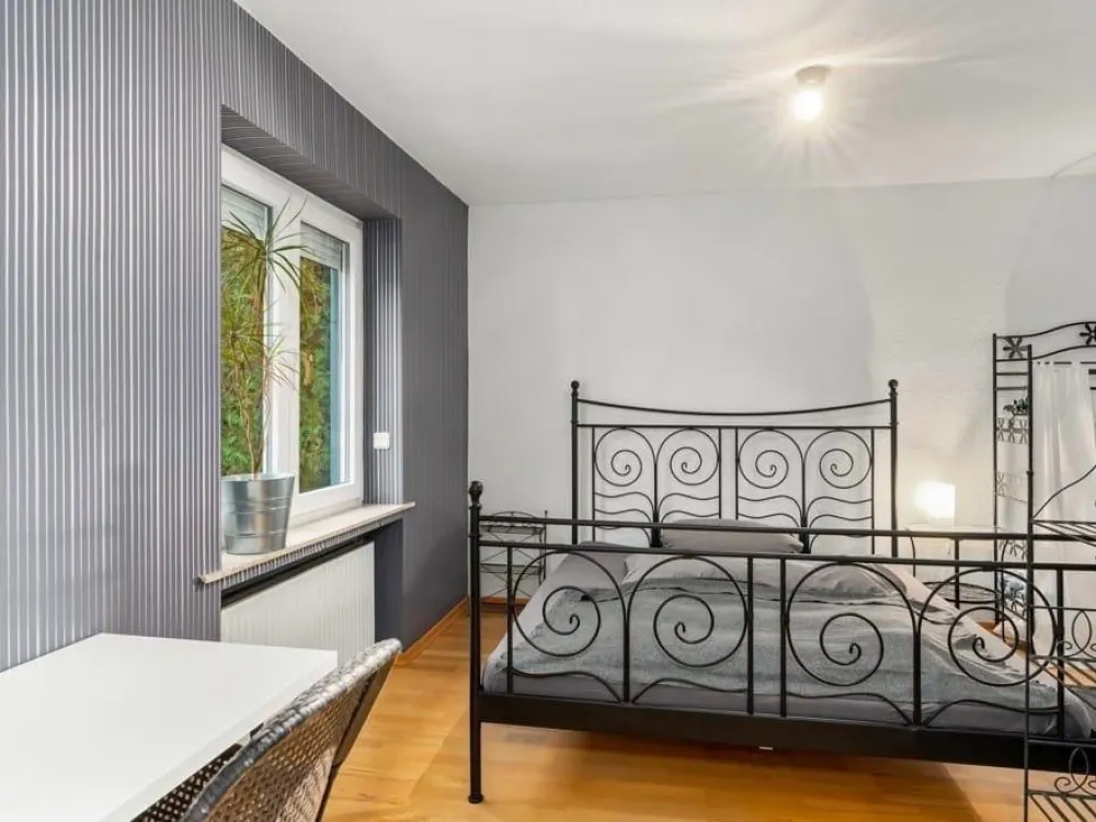 Monteurswohnung für 3 Personen, Balkon möbliert, Bremen-Burglesum