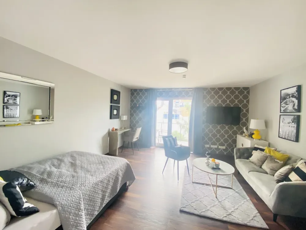 NEU*vollmöblierte/ furnished 1-Zimmer-Wohnung mit Sonnenbalkon*EBK*Nahe Parlamentsplatz