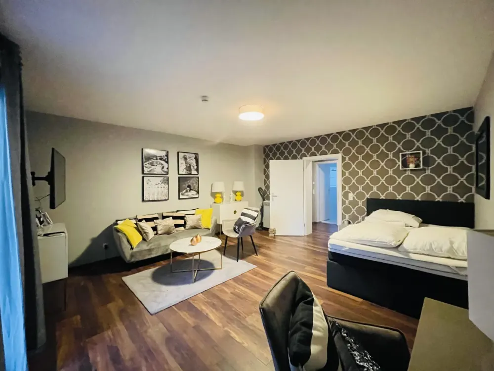 NEU*vollmöblierte/ furnished 1-Zimmer-Wohnung mit Sonnenbalkon*EBK*Nahe Parlamentsplatz