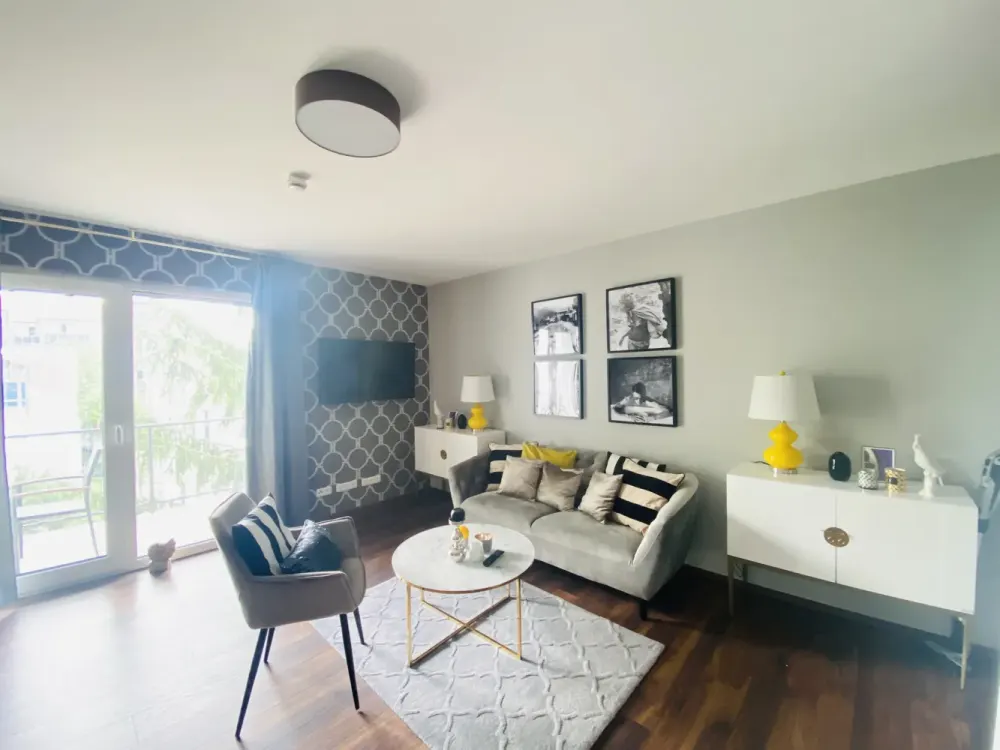 NEU*vollmöblierte/ furnished 1-Zimmer-Wohnung mit Sonnenbalkon*EBK*Nahe Parlamentsplatz