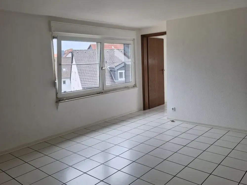 Leichlingen - großzügige gut geschnittene 2-Zimmer-DG Whg. ohne Balkon u. Kellerraum