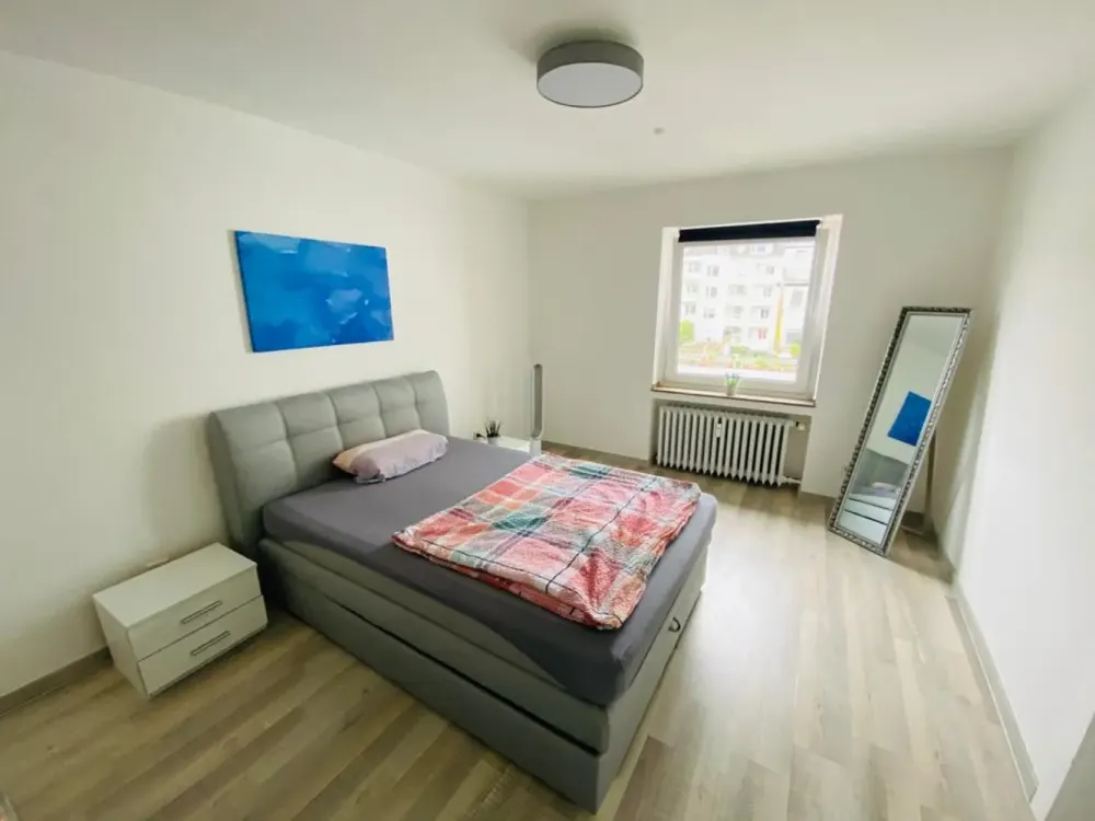 D-Zoo, möbl. 2 Zi. Whg., ruhig, ca. 40qm Wfl. + Keller (1.550€ warm inkl. Strom + I-Net)